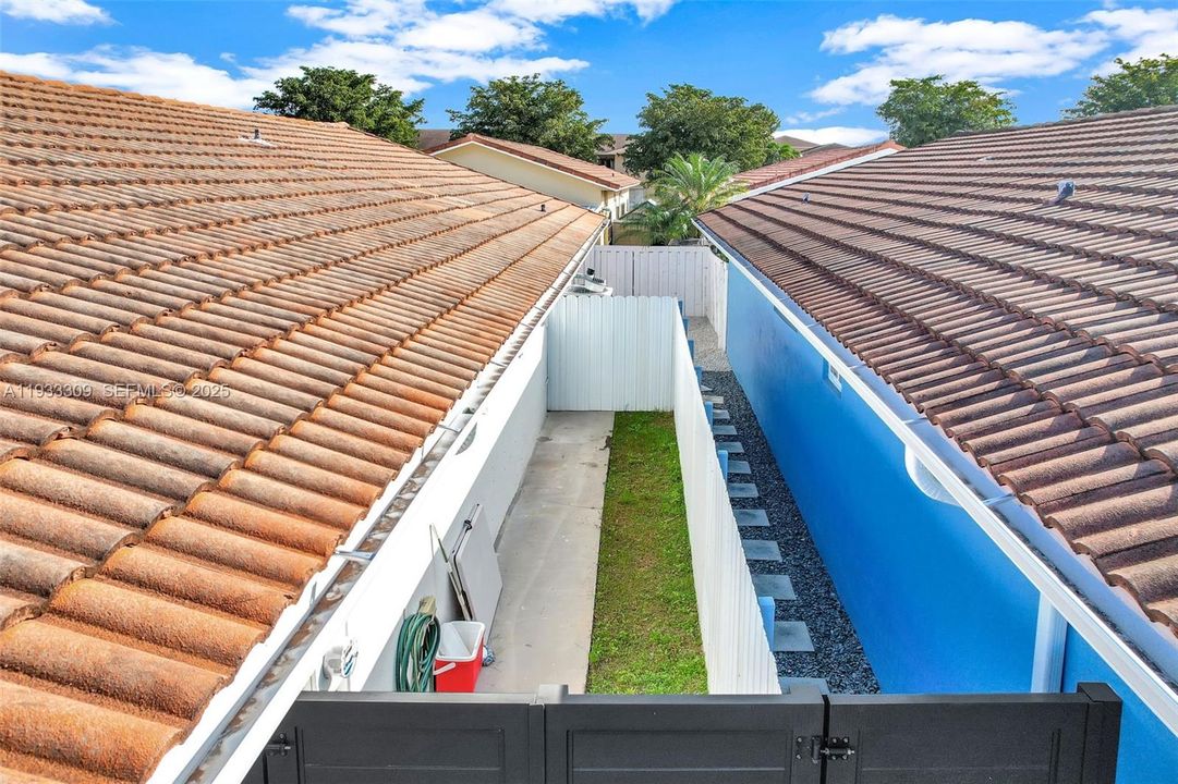 待售: $575,000 (4 贝兹, 2 浴室, 1452 平方英尺)