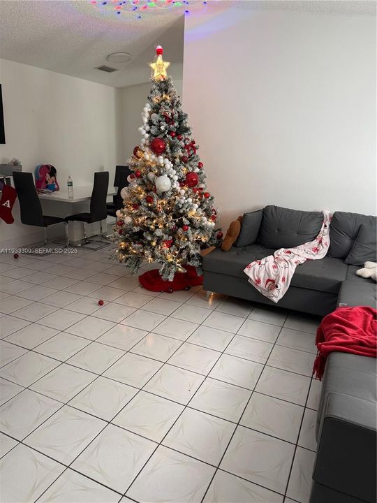 待售: $575,000 (4 贝兹, 2 浴室, 1452 平方英尺)