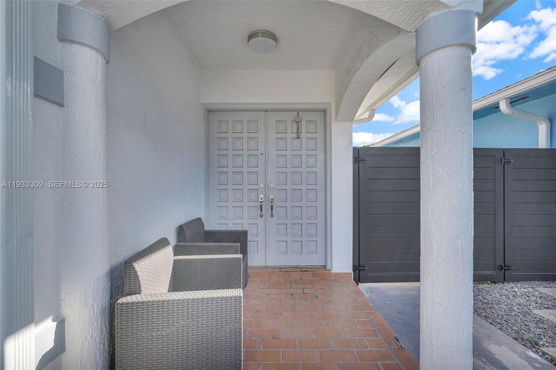 待售: $575,000 (4 贝兹, 2 浴室, 1452 平方英尺)