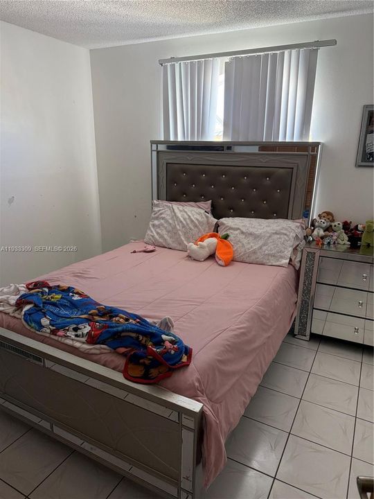 待售: $575,000 (4 贝兹, 2 浴室, 1452 平方英尺)