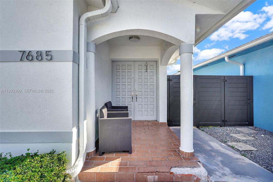 待售: $575,000 (4 贝兹, 2 浴室, 1452 平方英尺)