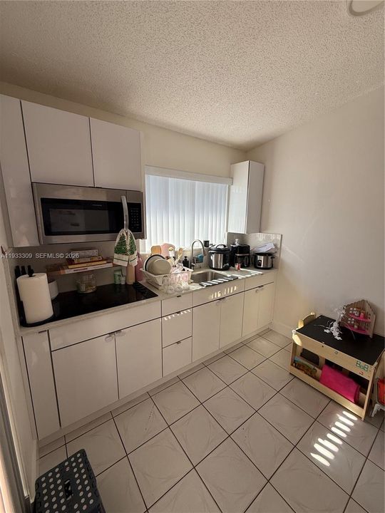 待售: $575,000 (4 贝兹, 2 浴室, 1452 平方英尺)