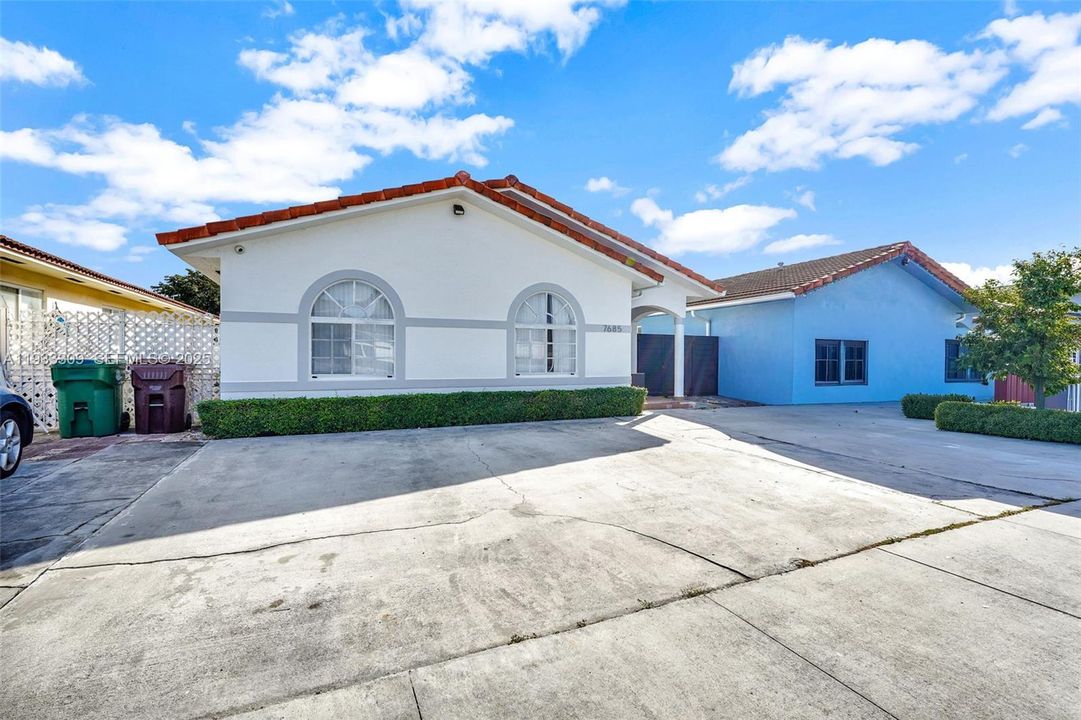 待售: $575,000 (4 贝兹, 2 浴室, 1452 平方英尺)