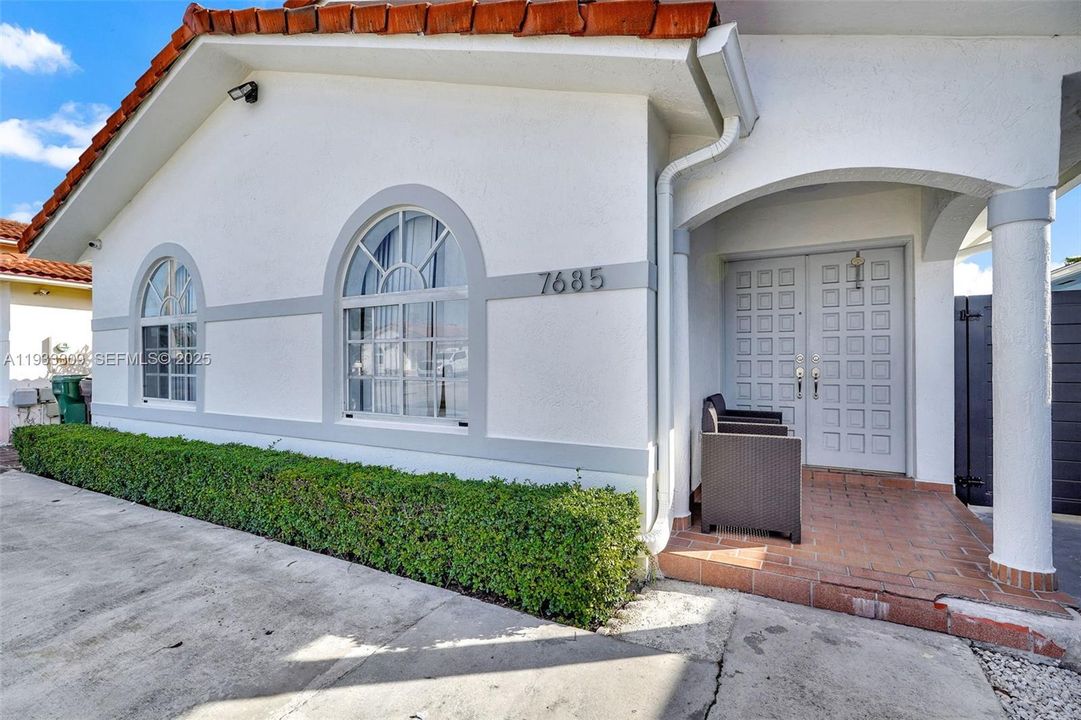 待售: $575,000 (4 贝兹, 2 浴室, 1452 平方英尺)