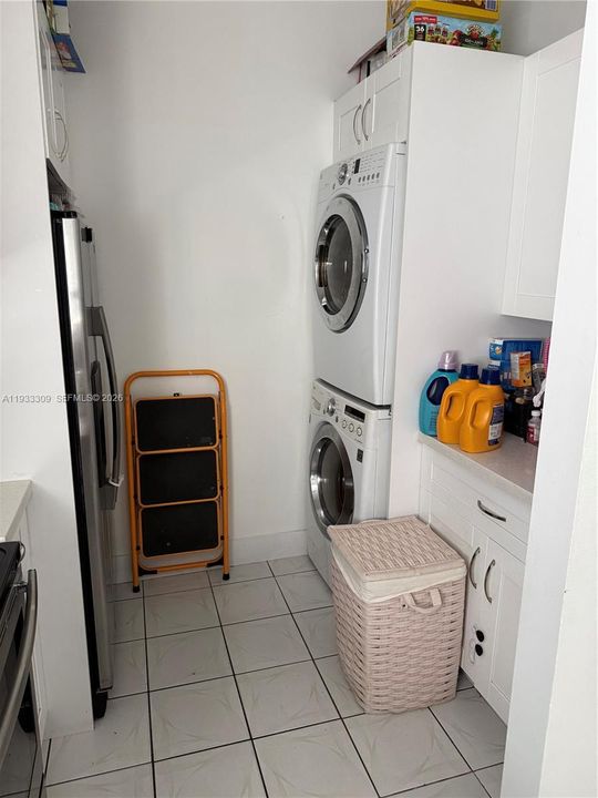 待售: $575,000 (4 贝兹, 2 浴室, 1452 平方英尺)