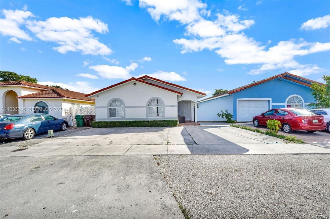 待售: $575,000 (4 贝兹, 2 浴室, 1452 平方英尺)