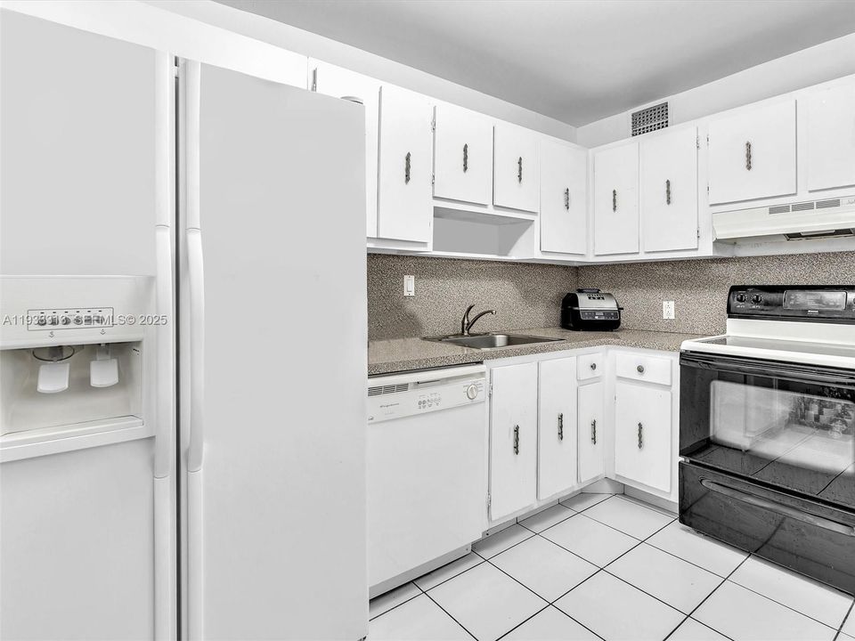 В аренду: $2,890 (2 спален, 2 ванн, 1357 Квадратных фут)