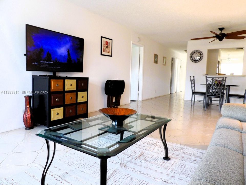 For Rent: $1,900 (2 beds, 2 baths, 1198 Square Feet)