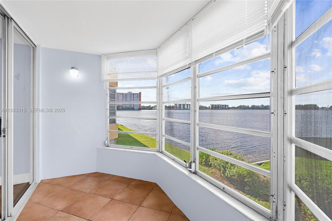 出租: $1,495 (1 贝兹, 1 浴室, 825 平方英尺)