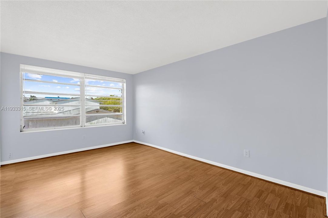 出租: $1,495 (1 贝兹, 1 浴室, 825 平方英尺)