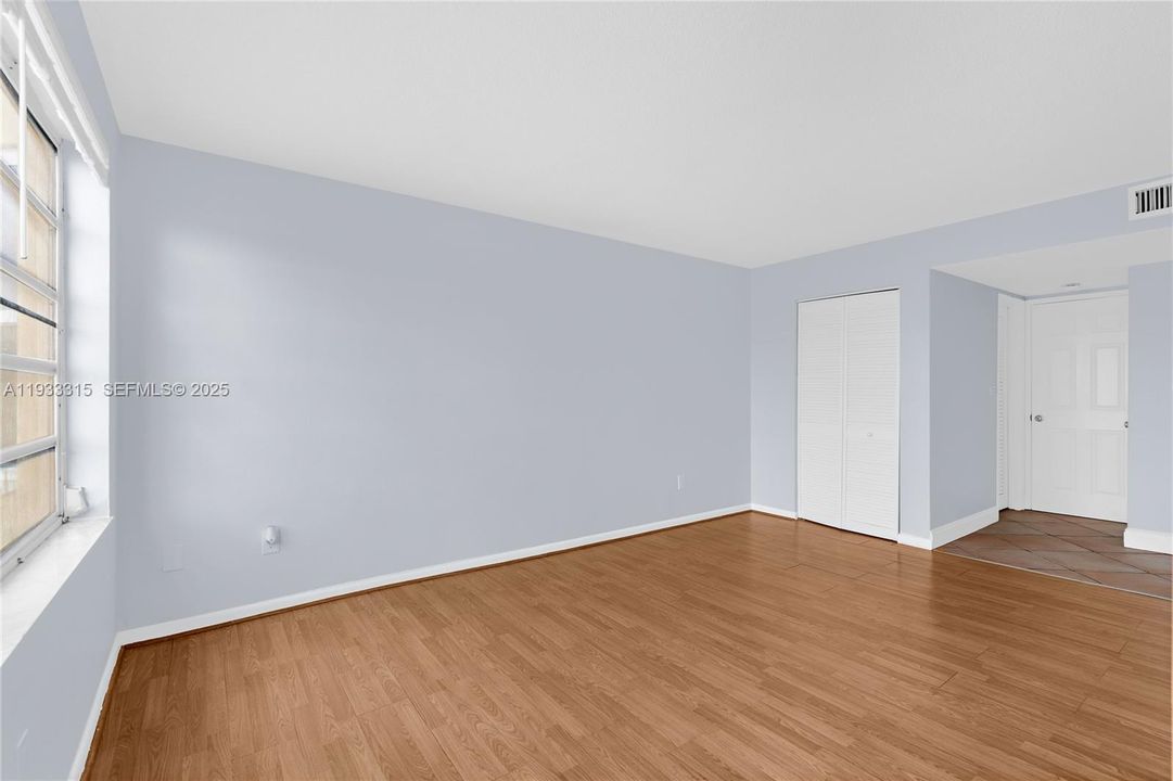 出租: $1,495 (1 贝兹, 1 浴室, 825 平方英尺)