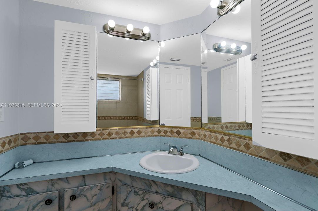 出租: $1,495 (1 贝兹, 1 浴室, 825 平方英尺)