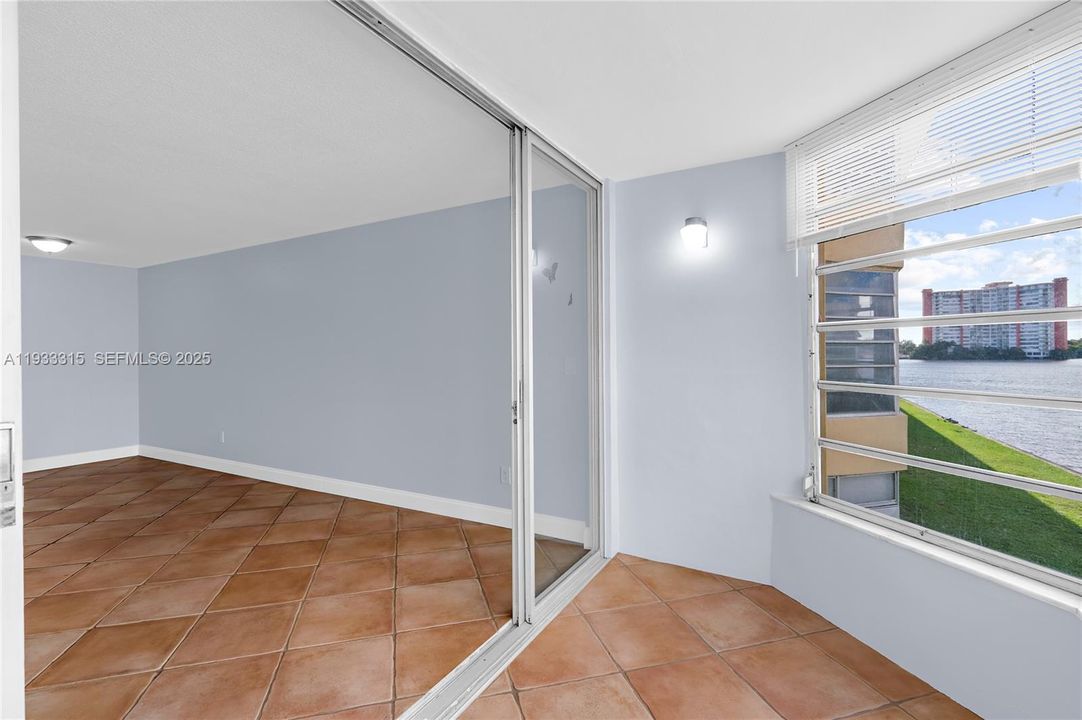 出租: $1,495 (1 贝兹, 1 浴室, 825 平方英尺)