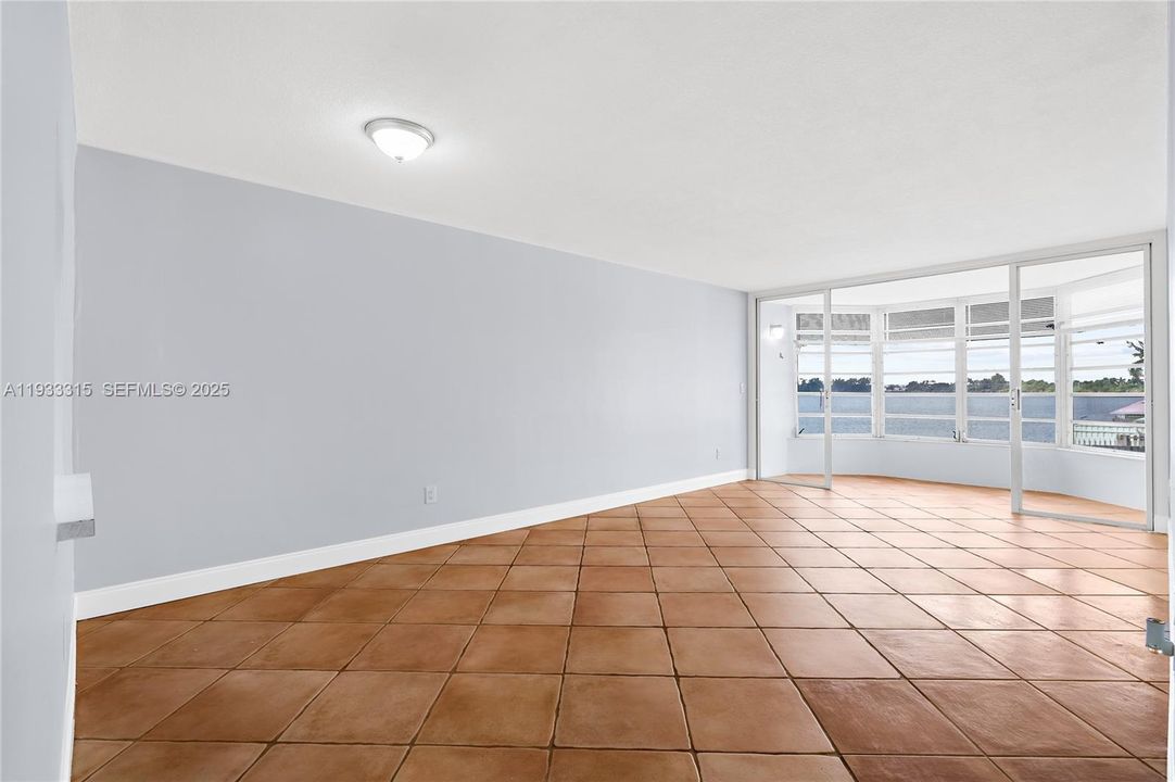 出租: $1,495 (1 贝兹, 1 浴室, 825 平方英尺)