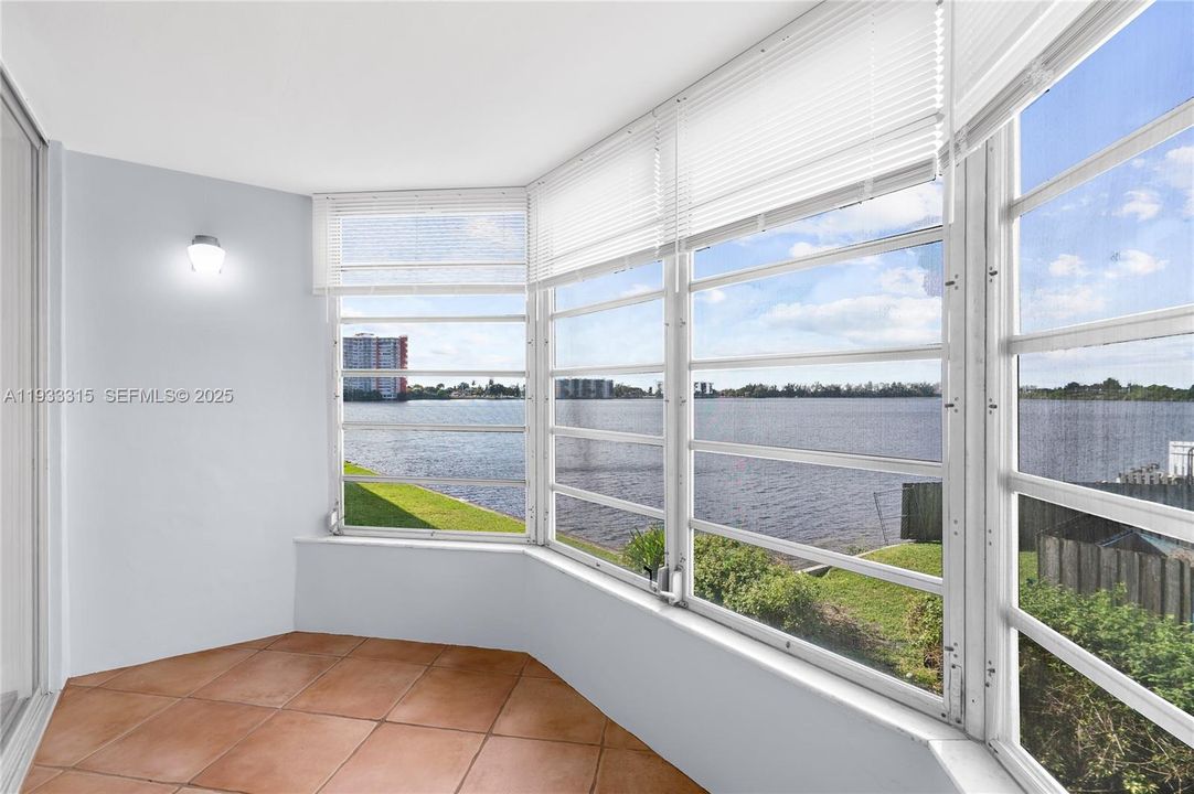 出租: $1,495 (1 贝兹, 1 浴室, 825 平方英尺)