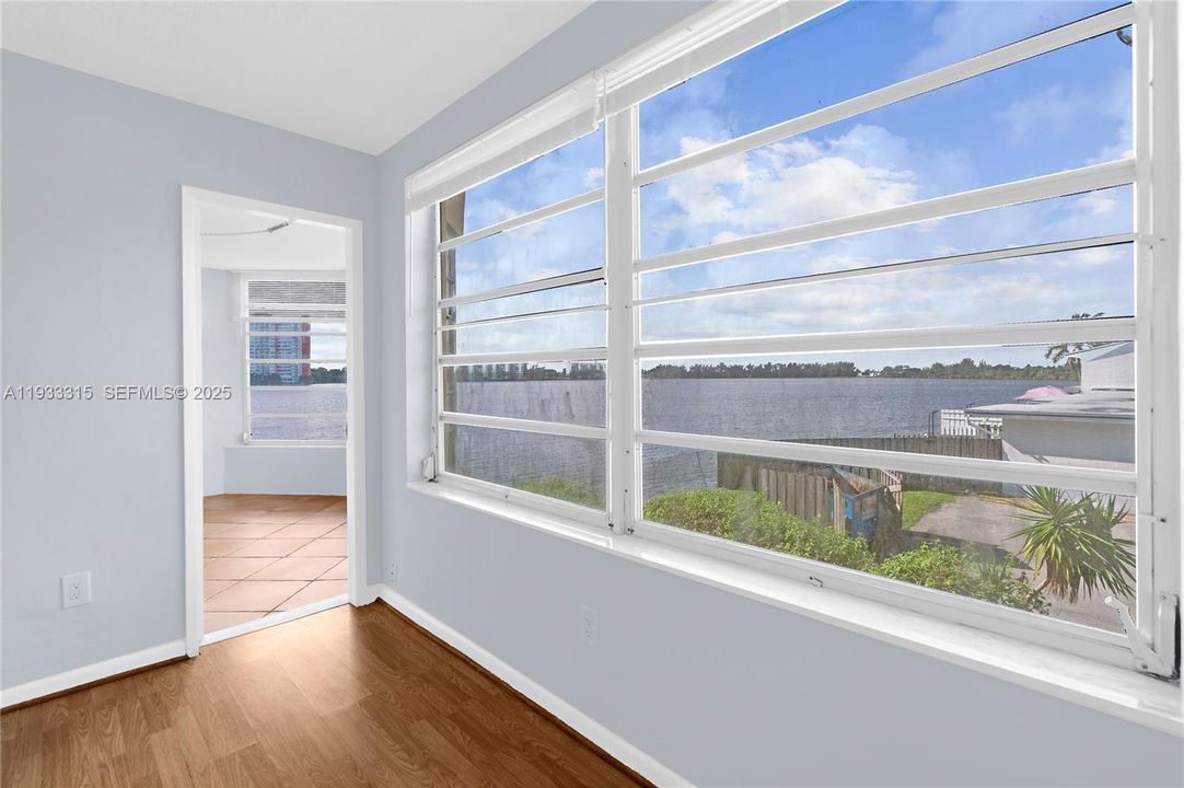 出租: $1,495 (1 贝兹, 1 浴室, 825 平方英尺)