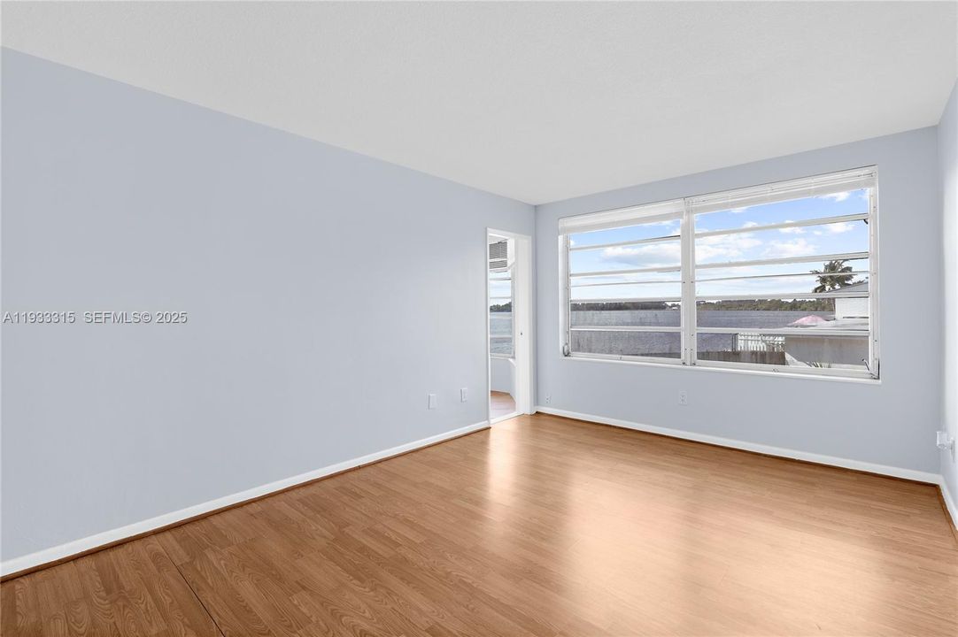 出租: $1,495 (1 贝兹, 1 浴室, 825 平方英尺)