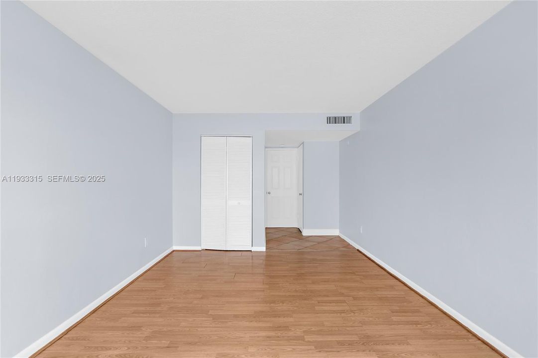 出租: $1,495 (1 贝兹, 1 浴室, 825 平方英尺)