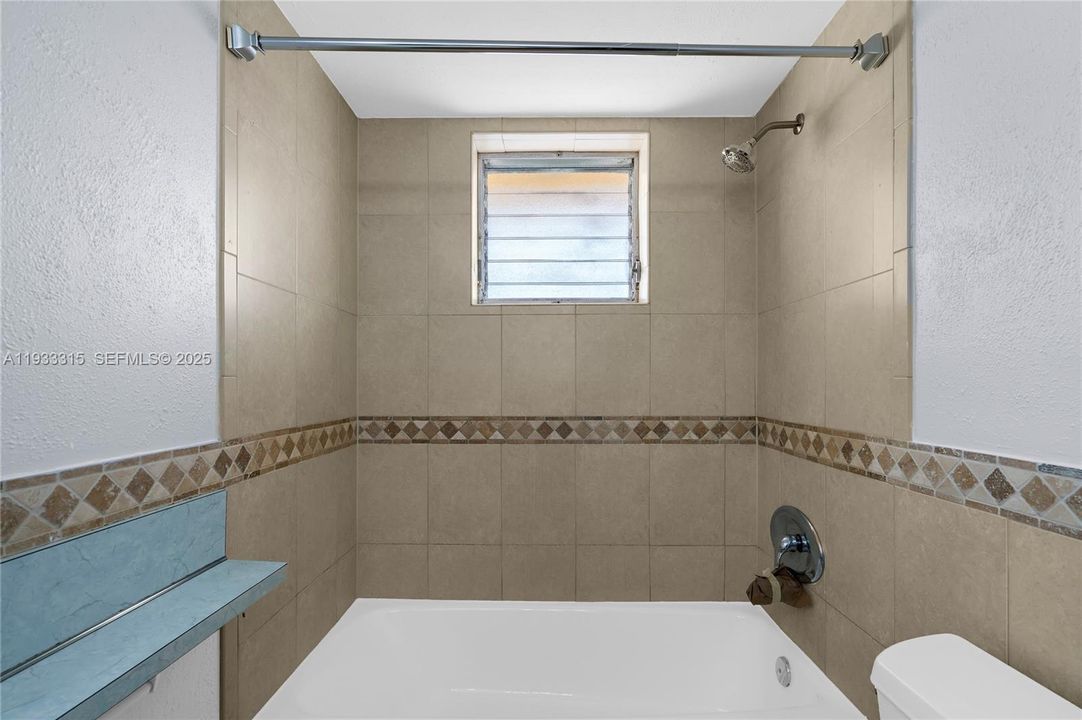 出租: $1,495 (1 贝兹, 1 浴室, 825 平方英尺)