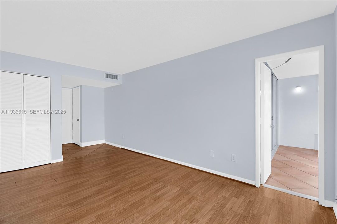 出租: $1,495 (1 贝兹, 1 浴室, 825 平方英尺)