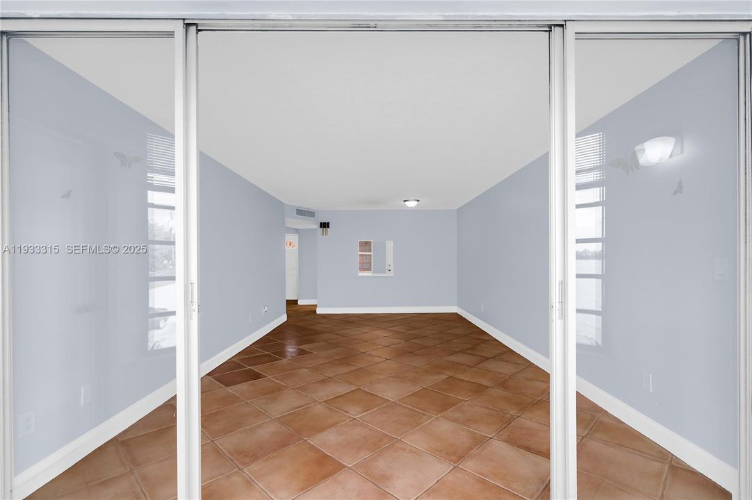 出租: $1,495 (1 贝兹, 1 浴室, 825 平方英尺)