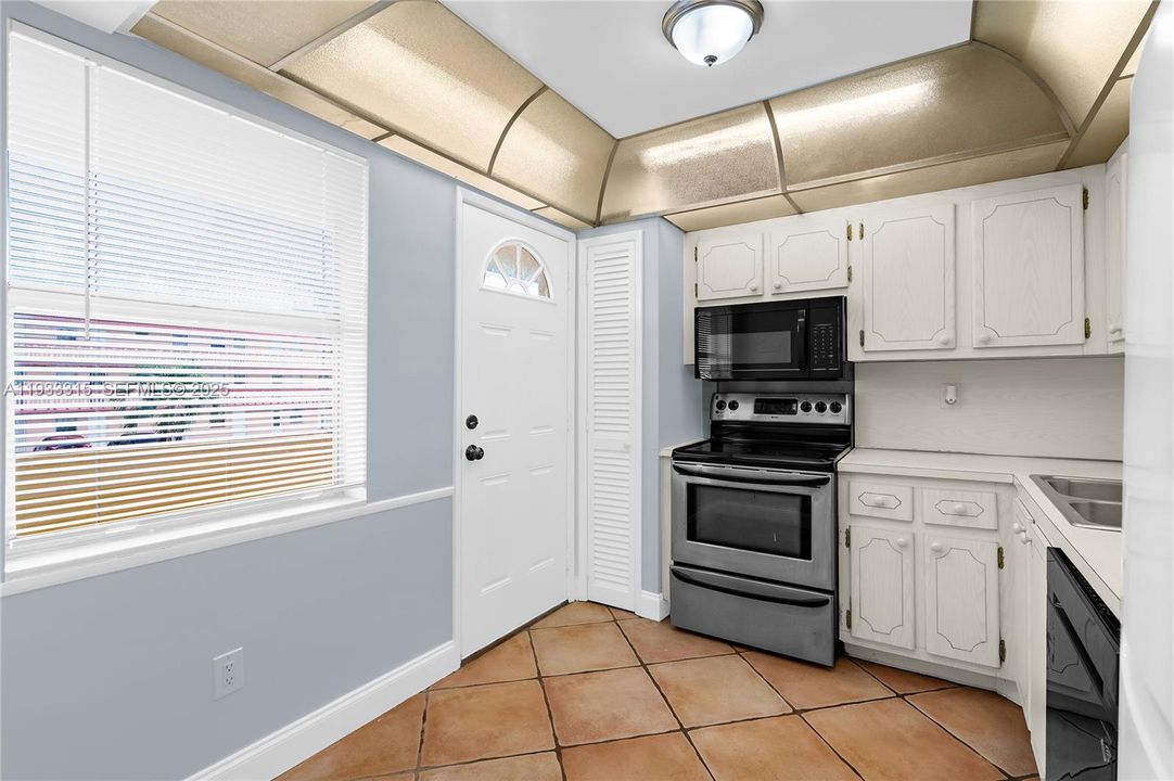 出租: $1,495 (1 贝兹, 1 浴室, 825 平方英尺)