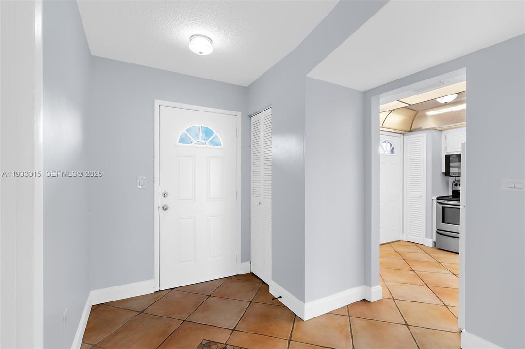 出租: $1,495 (1 贝兹, 1 浴室, 825 平方英尺)