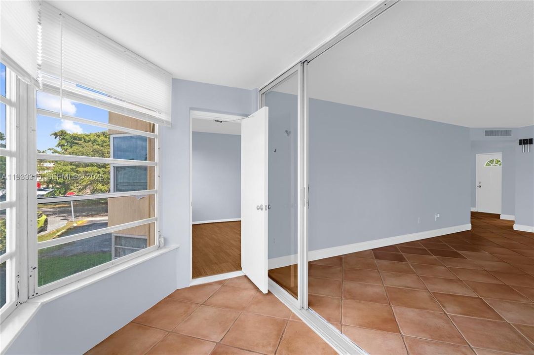 出租: $1,495 (1 贝兹, 1 浴室, 825 平方英尺)