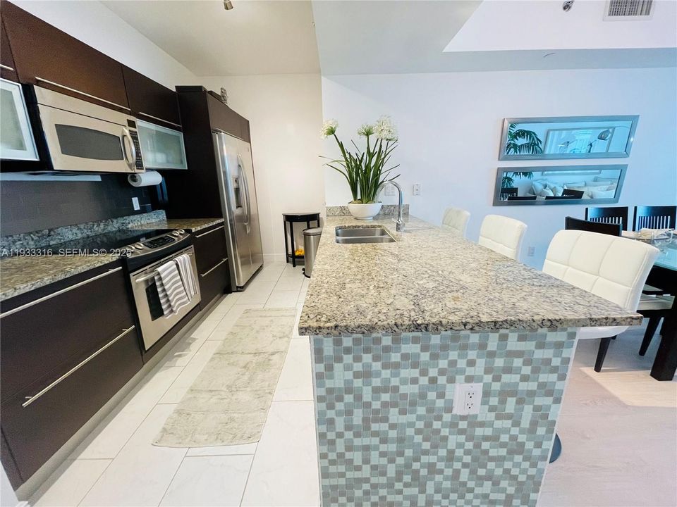 出租: $3,500 (1 贝兹, 1 浴室, 774 平方英尺)