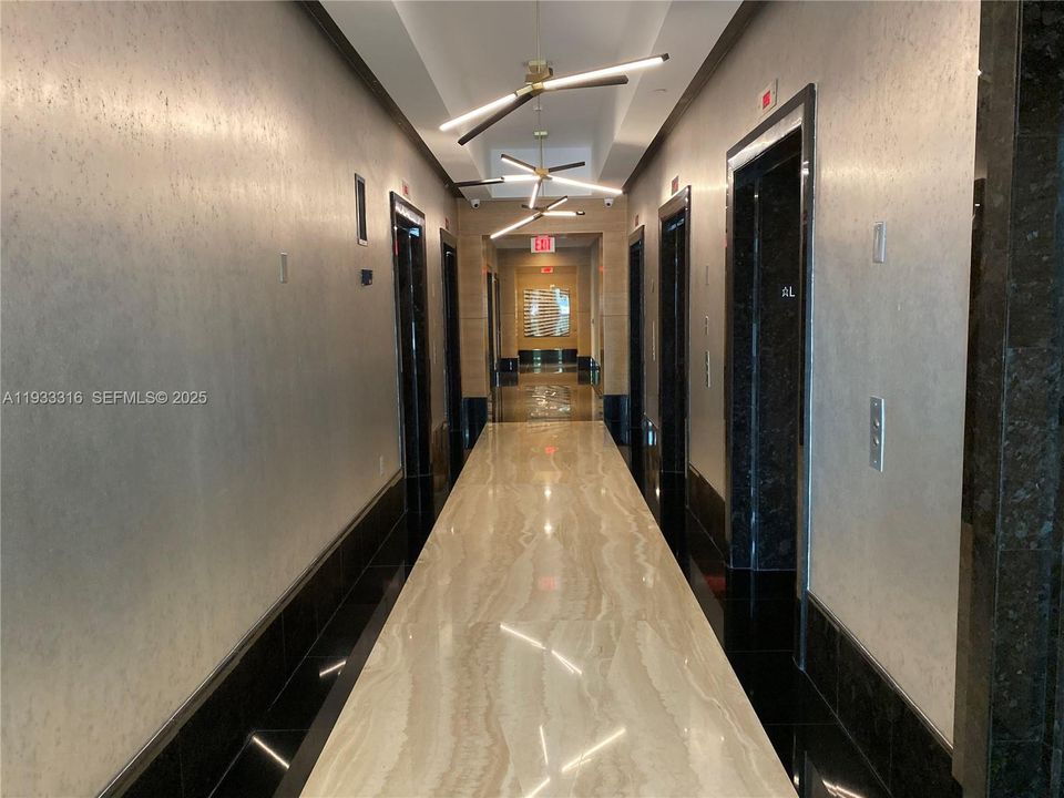 出租: $3,500 (1 贝兹, 1 浴室, 774 平方英尺)