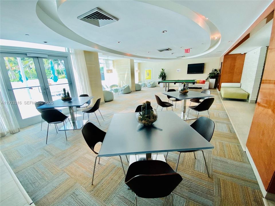 出租: $3,500 (1 贝兹, 1 浴室, 774 平方英尺)