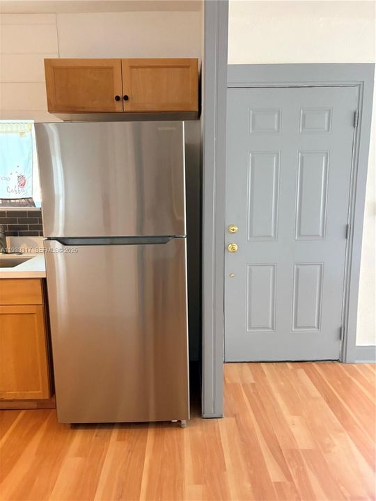 For Rent: $3,000 (3 beds, 2 baths, 1800 Square Feet)