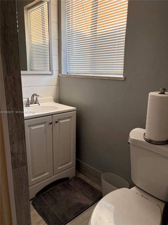 For Rent: $3,000 (3 beds, 2 baths, 1800 Square Feet)