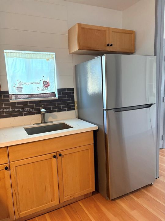 For Rent: $3,000 (3 beds, 2 baths, 1800 Square Feet)