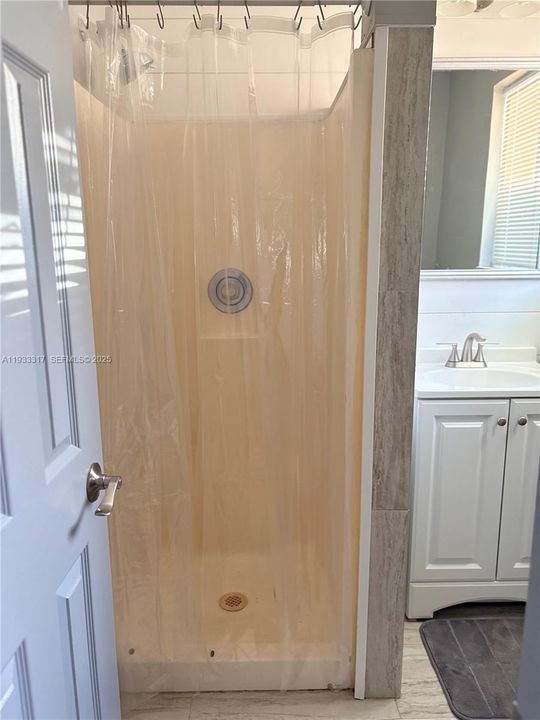 For Rent: $3,000 (3 beds, 2 baths, 1800 Square Feet)