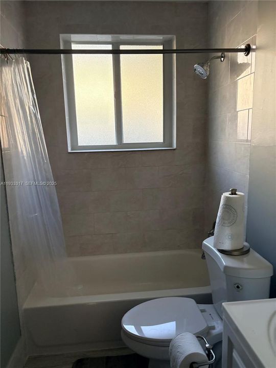 For Rent: $3,000 (3 beds, 2 baths, 1800 Square Feet)