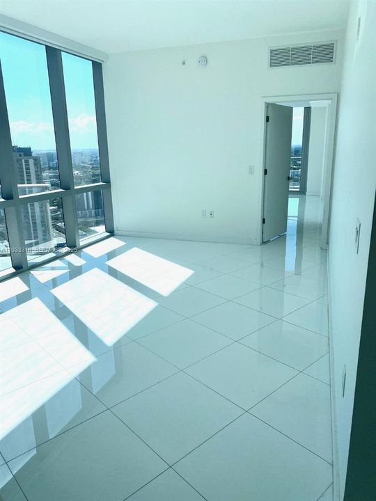 For Rent: $4,800 (1 beds, 1 baths, 937 Square Feet)