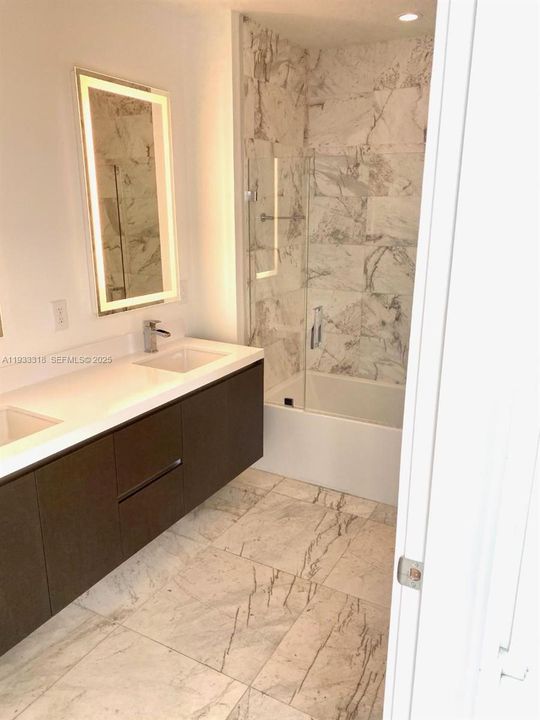 For Rent: $4,800 (1 beds, 1 baths, 937 Square Feet)