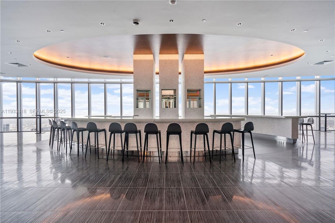 For Rent: $4,800 (1 beds, 1 baths, 937 Square Feet)