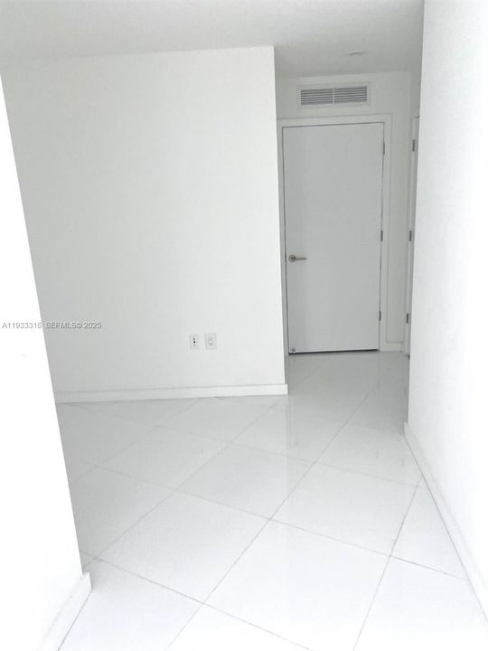 For Rent: $4,800 (1 beds, 1 baths, 937 Square Feet)