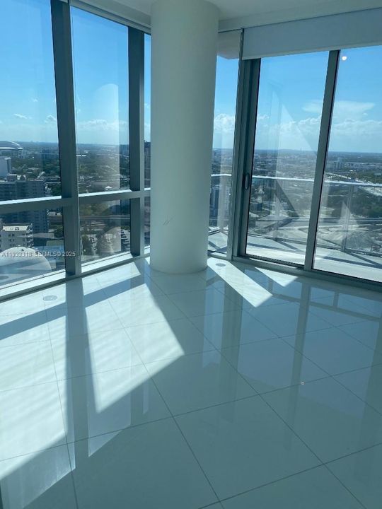 For Rent: $4,800 (1 beds, 1 baths, 937 Square Feet)