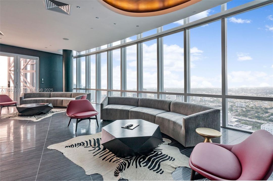 For Rent: $4,800 (1 beds, 1 baths, 937 Square Feet)