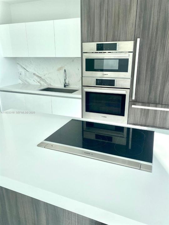 For Rent: $4,800 (1 beds, 1 baths, 937 Square Feet)