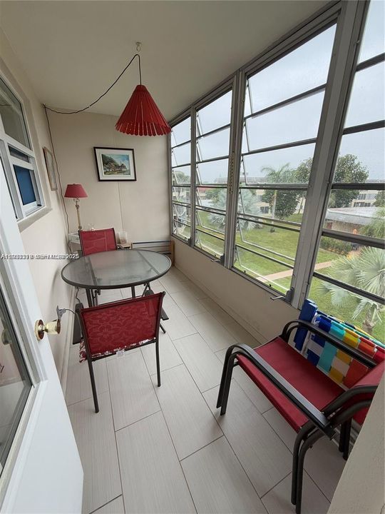 待售: $79,500 (1 贝兹, 1 浴室, 680 平方英尺)