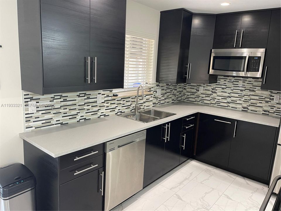 出租: $2,950 (2 贝兹, 2 浴室, 2154 平方英尺)