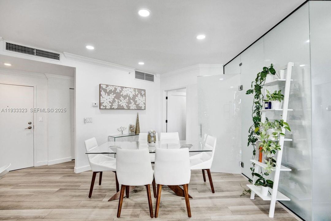 待售: $990,000 (2 贝兹, 2 浴室, 1100 平方英尺)