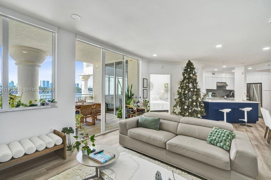 待售: $990,000 (2 贝兹, 2 浴室, 1100 平方英尺)