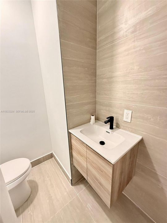 For Rent: $2,700 (2 beds, 2 baths, 2336 Square Feet)