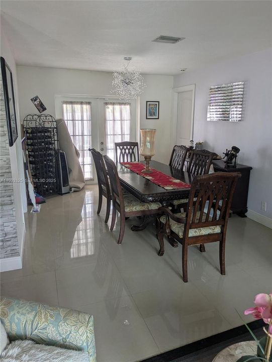 For Sale: $535,000 (3 beds, 2 baths, 1653 Square Feet)