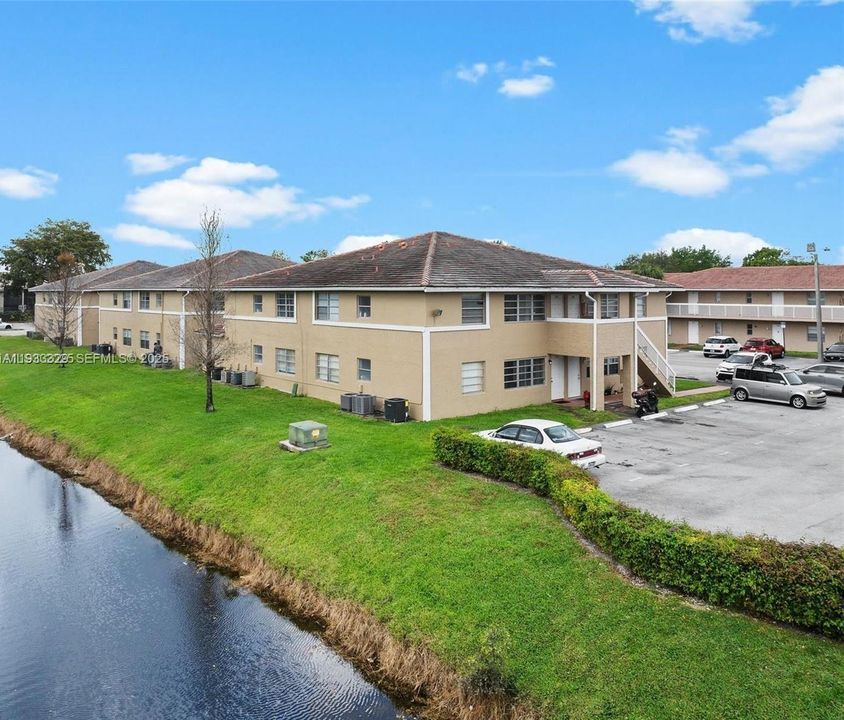 For Rent: $1,750 (2 beds, 2 baths, 768 Square Feet)